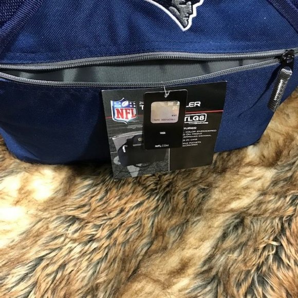 New England Patriots Embroidered Insulated Tote Cooler and 5 Pack Click Pen Set - Picture 9 of 16